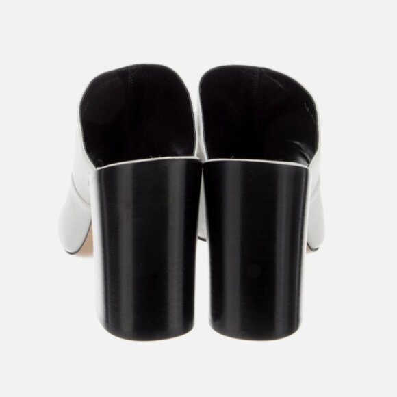 GIVENCHY WHITE SLIDE SANDALS SIZE 39 - Picture 2 of 4